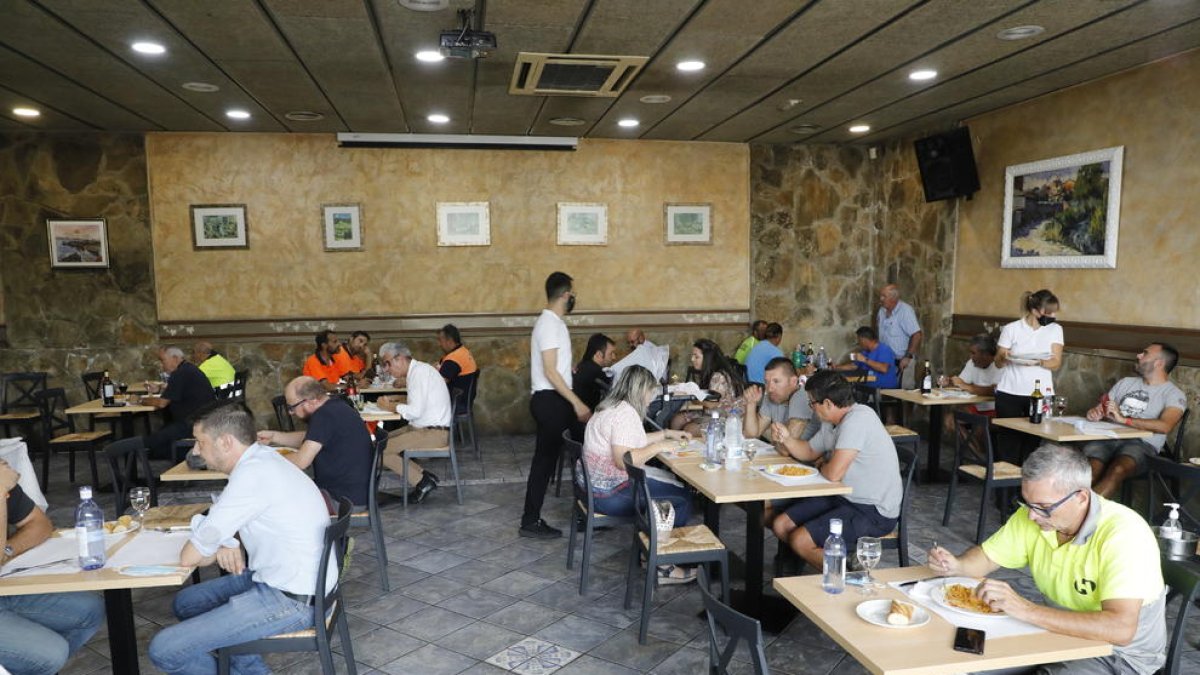 Un restaurante de Torrefarrera, que recuperó el miércoles los aforos en el interior.