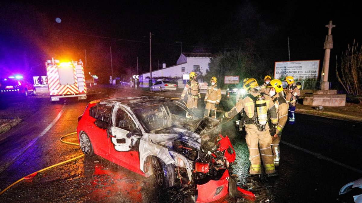 Un vehicle i una furgoneta es van veure implicats en el sinistre.