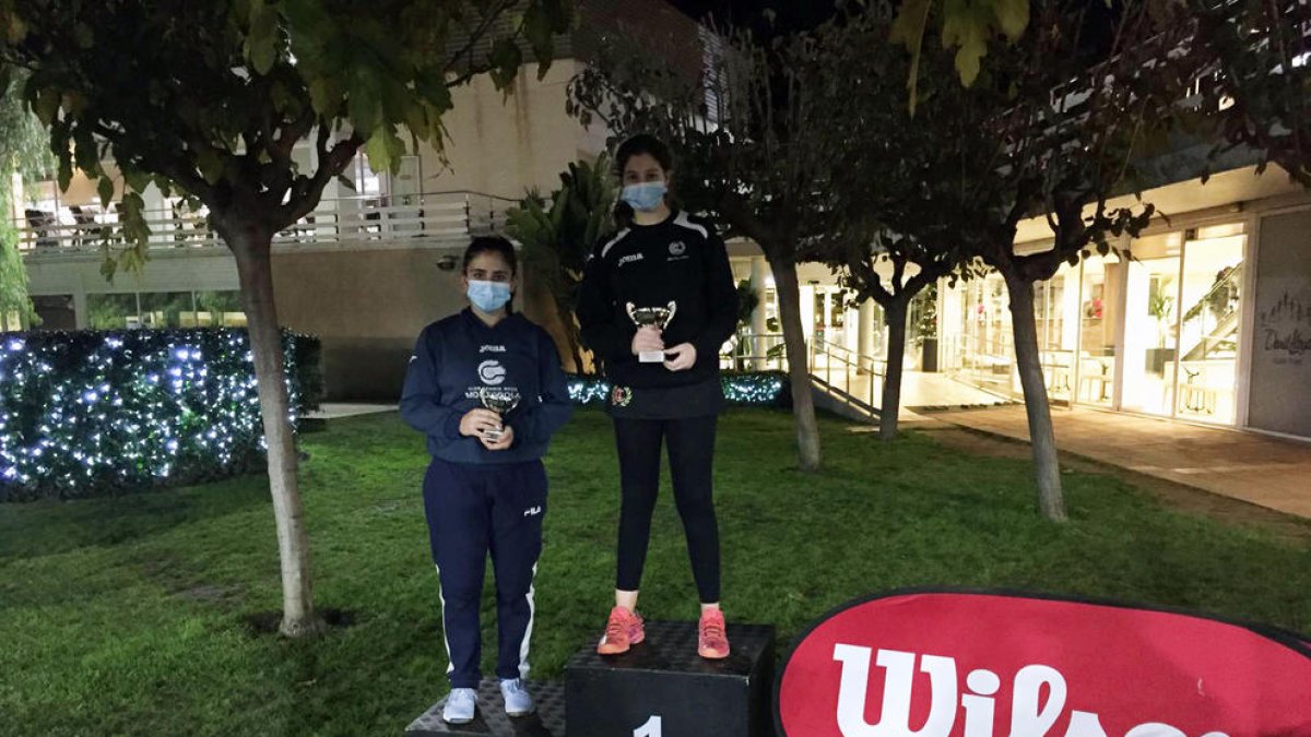 Laia Larrosa, a dalt de tot del podi femení infantil.