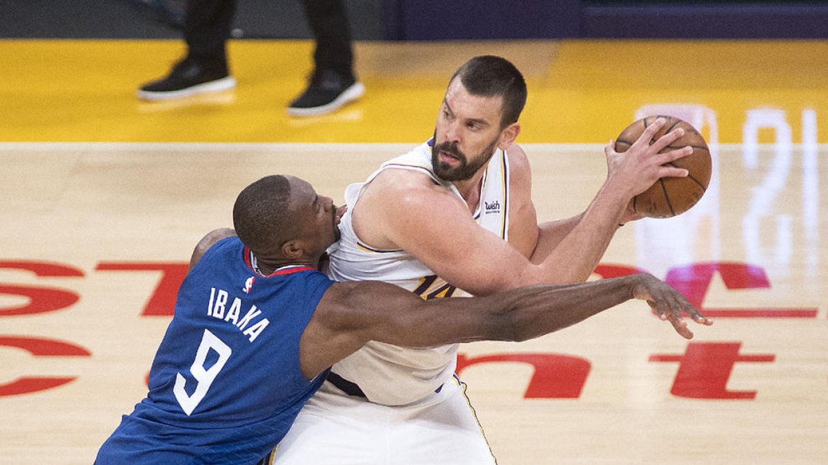 Marc Gasol, defensat per Serge Ibaka, ara als Clippers.