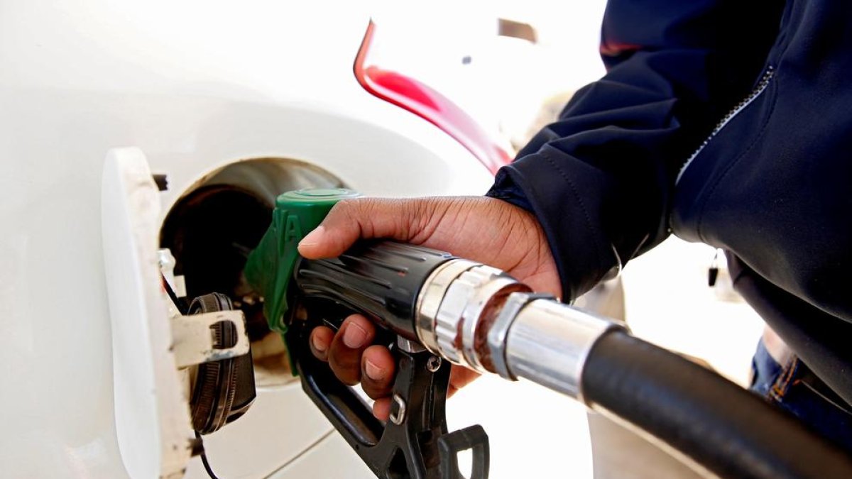 El preu dels carburants segueix un nou mes en mínims.