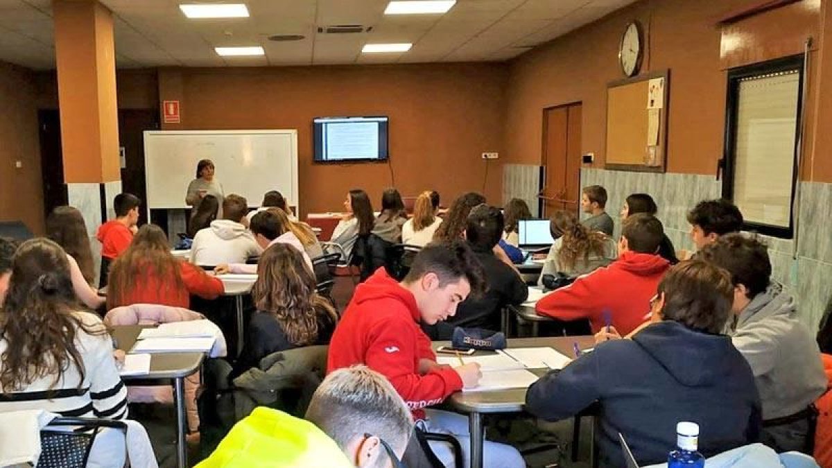 Nuevo curso de árbitros de natación