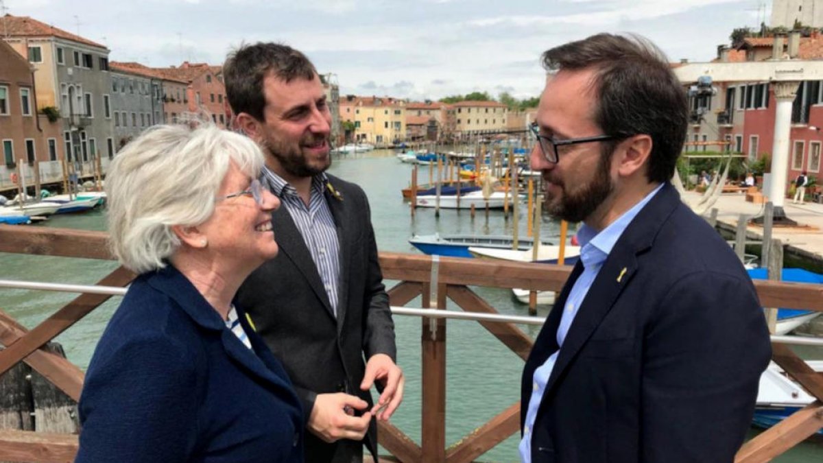 Els candidats de JxCat-Lliures per Europa, Clara Ponsatí i Toni Comín, ahir a Venècia.