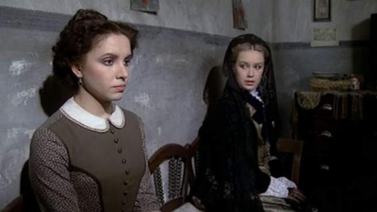 Les actrius Ana Belén i Maribel Martín protagonitzen la sèrie.