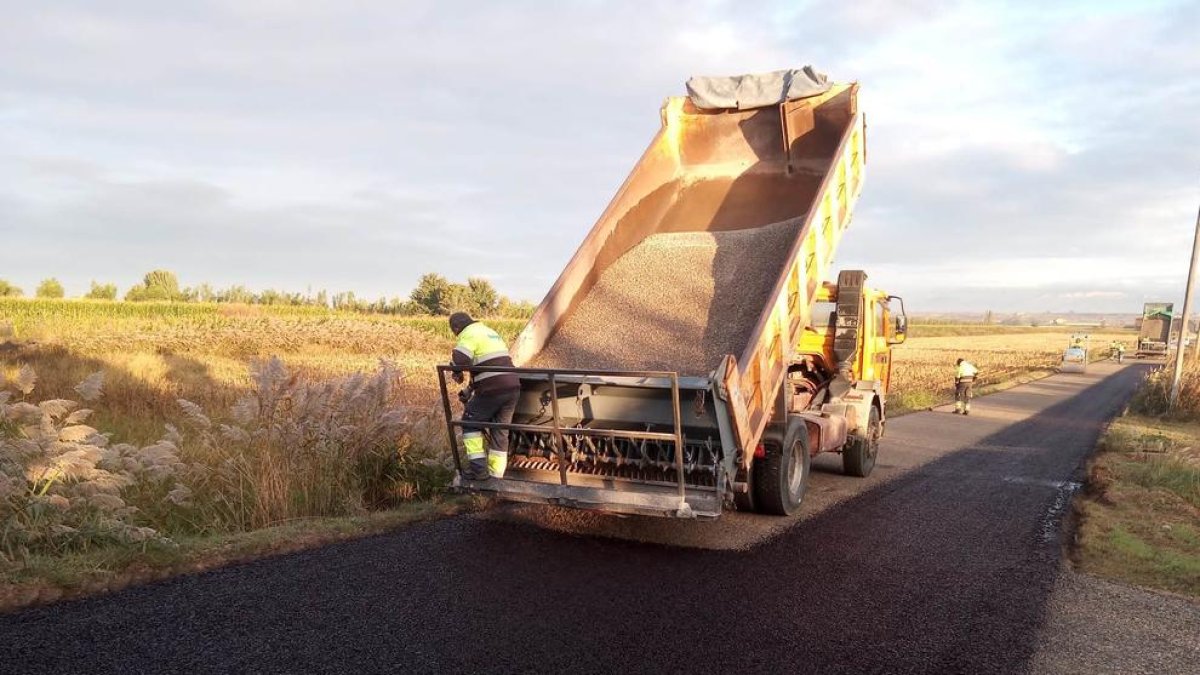 La pavimentació de camins.
