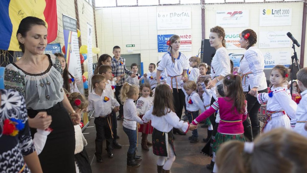 Els romanesos són la població majoritària, amb 1.297.