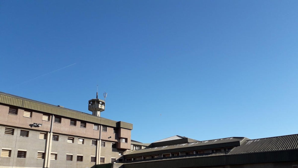 La presó de Quatre Camins és a la Roca del Vallès.