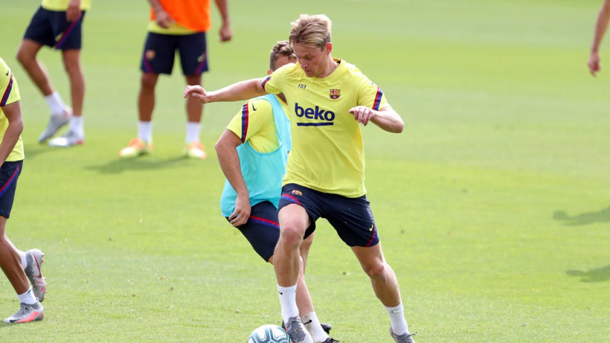 Frenkie De Jong ahir durant l’entrenament de la plantilla barcelonista.