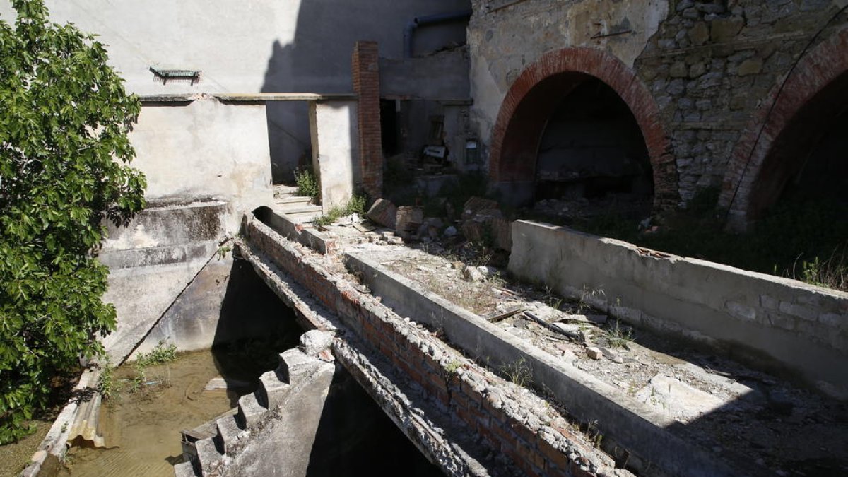 L’antiga tèxtil de Mitasa, de propietat municipal (a la imatge), té un salt d’aigua de sis metres.