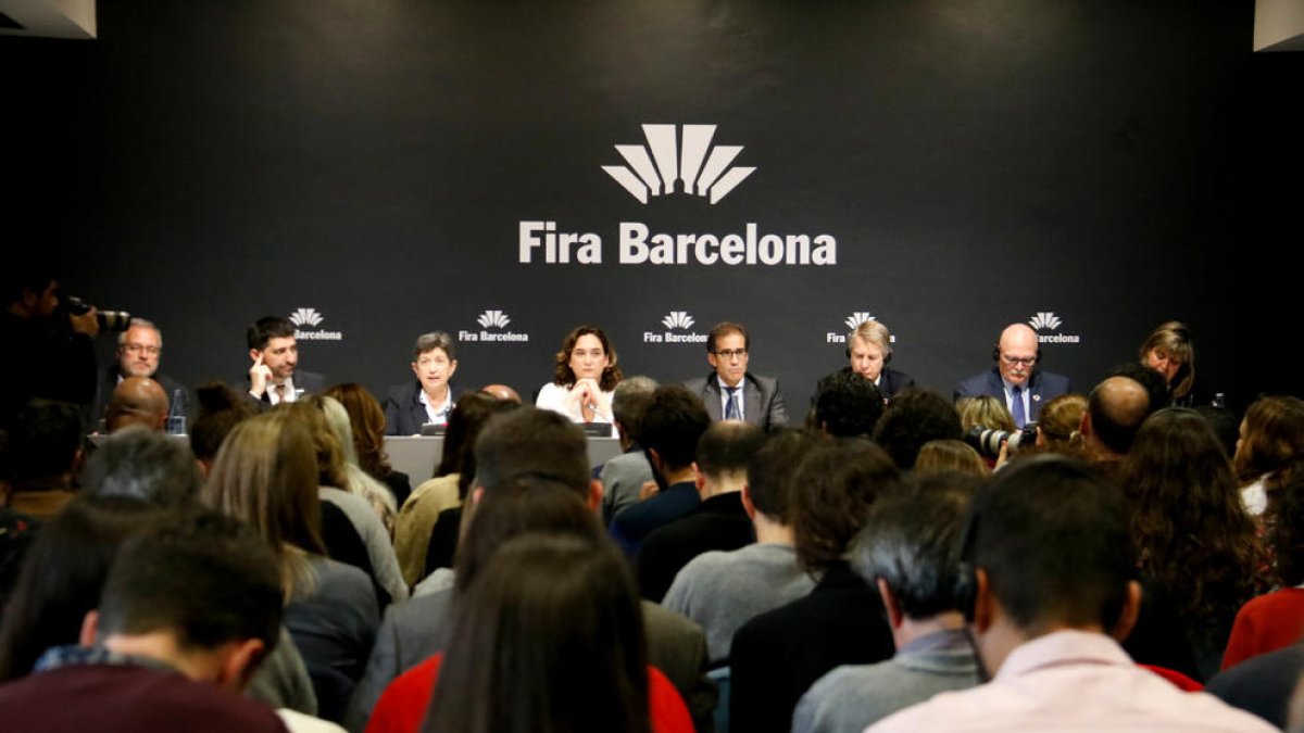Autoridades durante la rueda de prensa de ayer para explicar los motivos de la cancelación de la decimocuarta edición del Mobile World Congress de Barcelona.