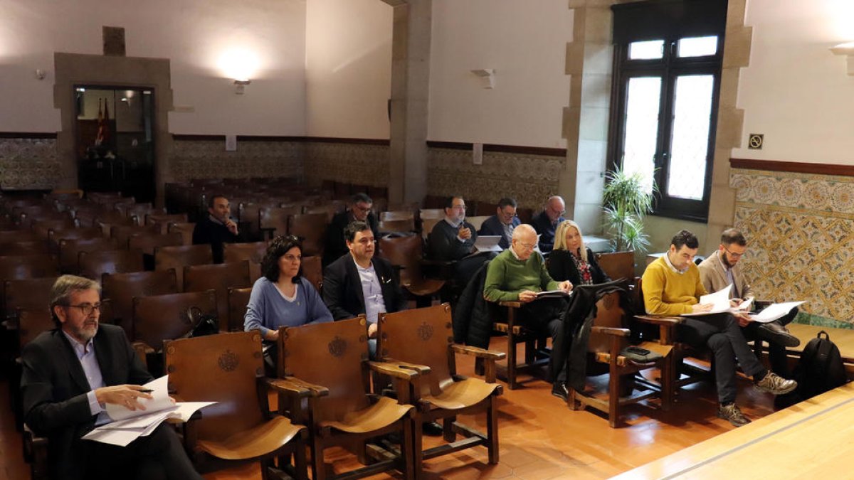 El Aula Magna del Institut d’Estudis Ilerdencs acogió ayer la junta rectora de la institución cultural.