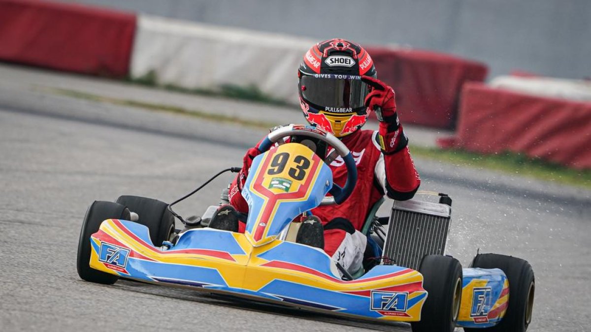 Marc Márquez pilota un kart com a part de la recuperació