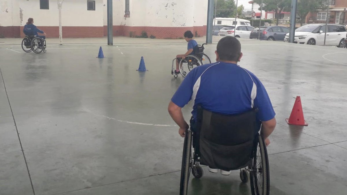 Una gincana de la Paeria sensibiliza sobre las discapacidades