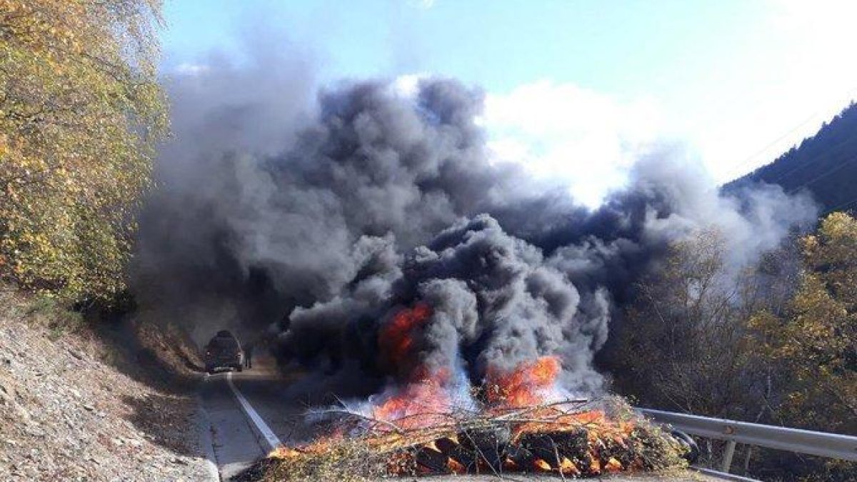 Una barricada tallada la C-28 a la Bonaigua