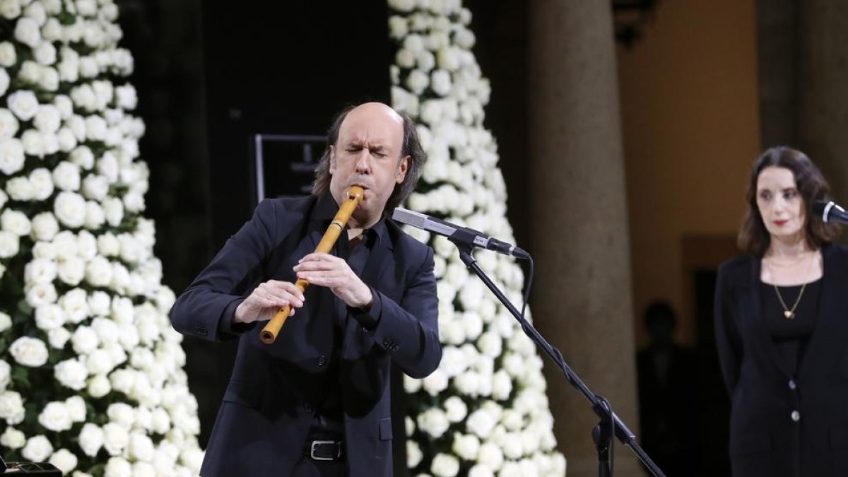 Carlos Núñez i Luz Casal van interpretar ‘Negra sombra’.