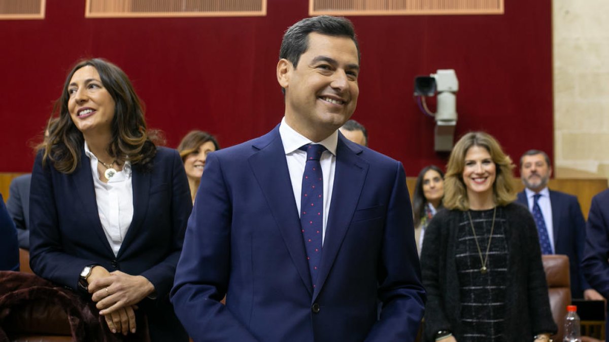 El líder del PP andalús, Juanma Moreno, abans del discurs d’investidura, ahir a Sevilla.
