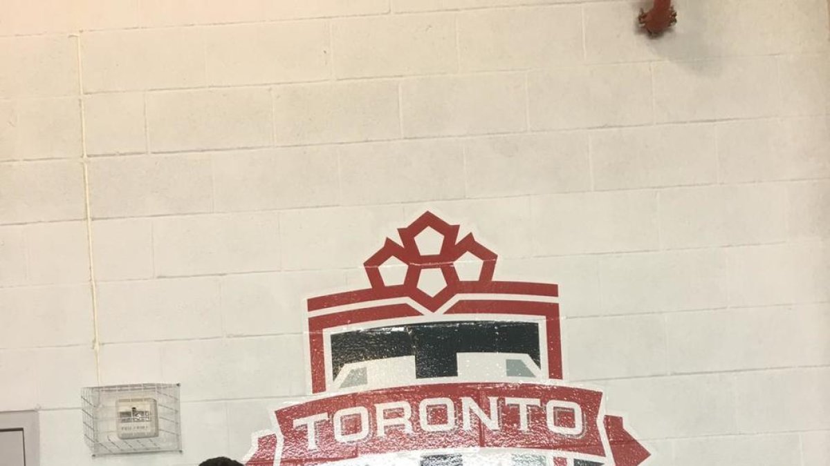 Enric Bernat (esq.), amb un altre futbolista lleidatà, David Grifell, quan van provar pel Toronto.