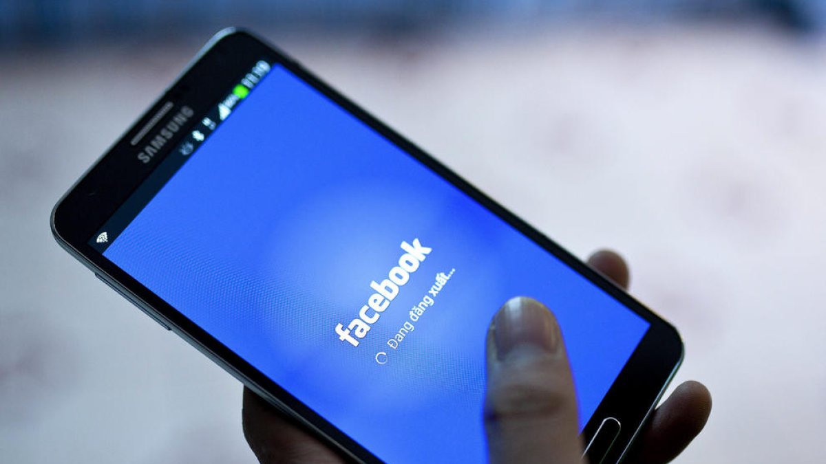 Facebook alertará a los que interactúen con contenidos nocivos sobre la Covid