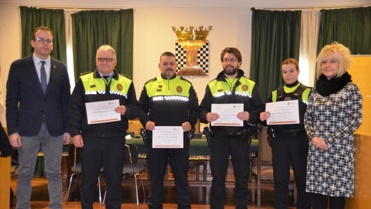 La Policía Local recogió ayer los diplomas acreditativos.