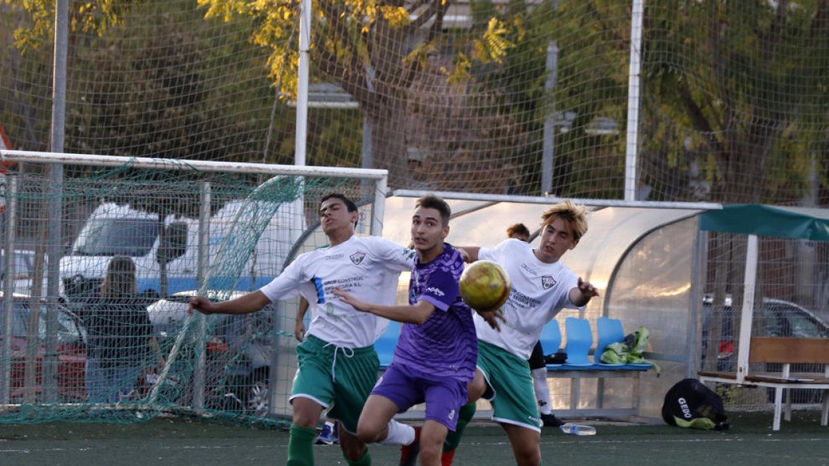 Los clubes leridanos encuestados consideran que lo más lógico sería cancelar las Ligas.