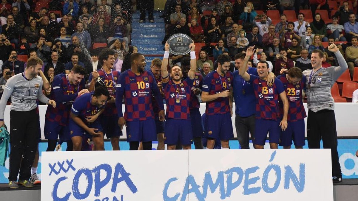 Víctor Tomàs levantó el enésimo título de un Barça que no tiene rival en la competición doméstica.