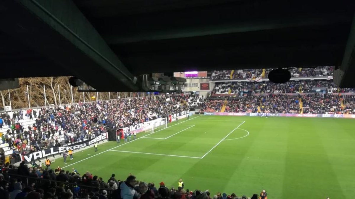 L’estadi de Vallecas, en el moment de ser decretada la suspensió temporal que després va ser definitiva.