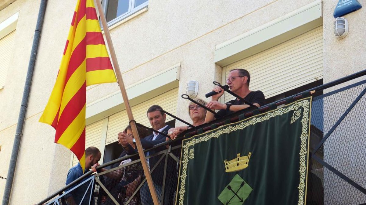 Pueyo (primer dreta) i altres alcaldes d’ERC del Segrià a Vilanova.