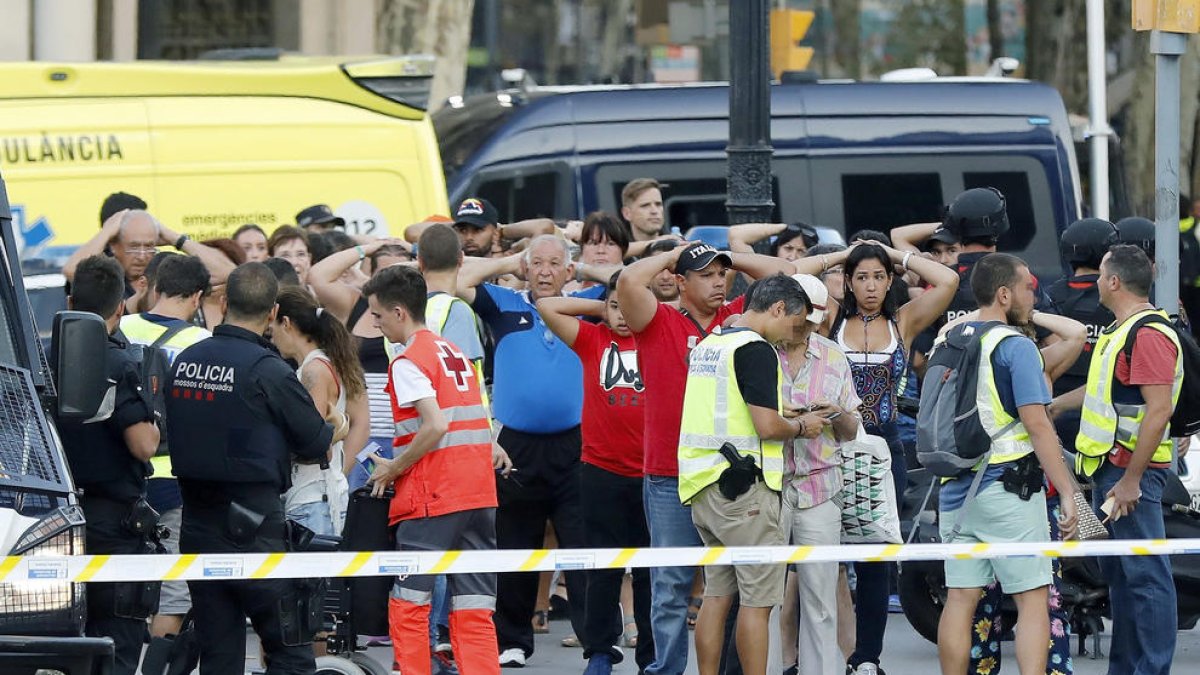 Momentos posteriores al atropello masivo en La Rambla de Barcelona, tal día como hoy de 2017.