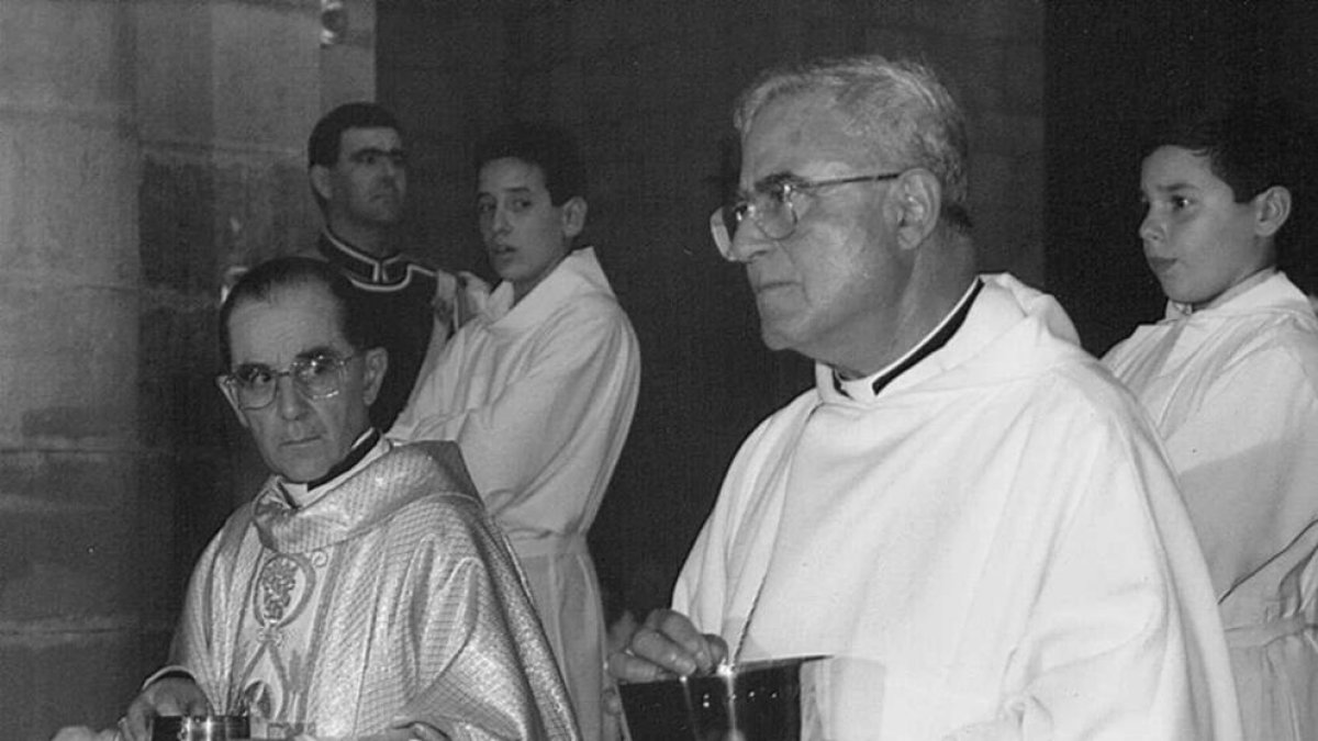 El principi del final - Tres mesos després de la resolució papal, una missa el 16 de setembre del 1995 al temple del Romeral de Montsó va oficialitzar la segregació de parròquies. El llavors nunci apostòlic, Mario Tagliaferri, no es va separa ...