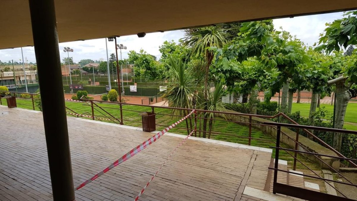 Les instal·lacions del Club Tennis Lleida ja estan senyalitzades amb les zones prohibides de pas.