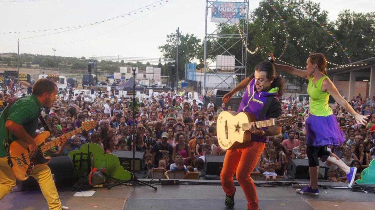 El Pot Petit hizo las delicias de los más pequeños que no quisieron perderse su actuación soportando colas de dos horas en algunos casos.