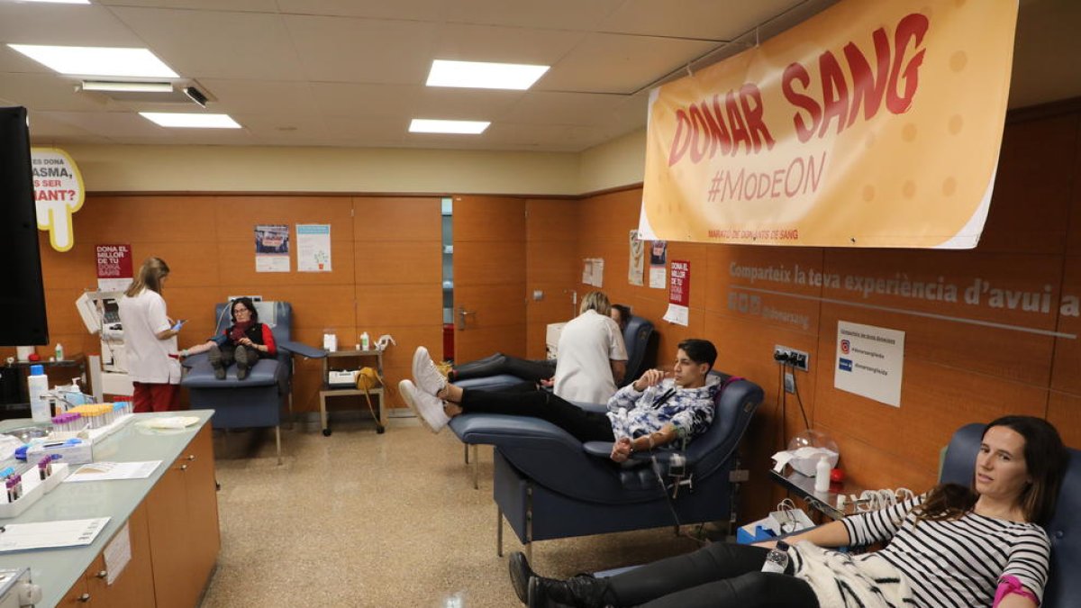 Leridanos que participaron ayer en la última jornada de la Marató de Donants de Sang.