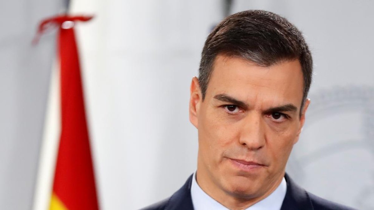 Las respuestas a Sánchez de PP, Cs y Podemos lo alejan de la investidura