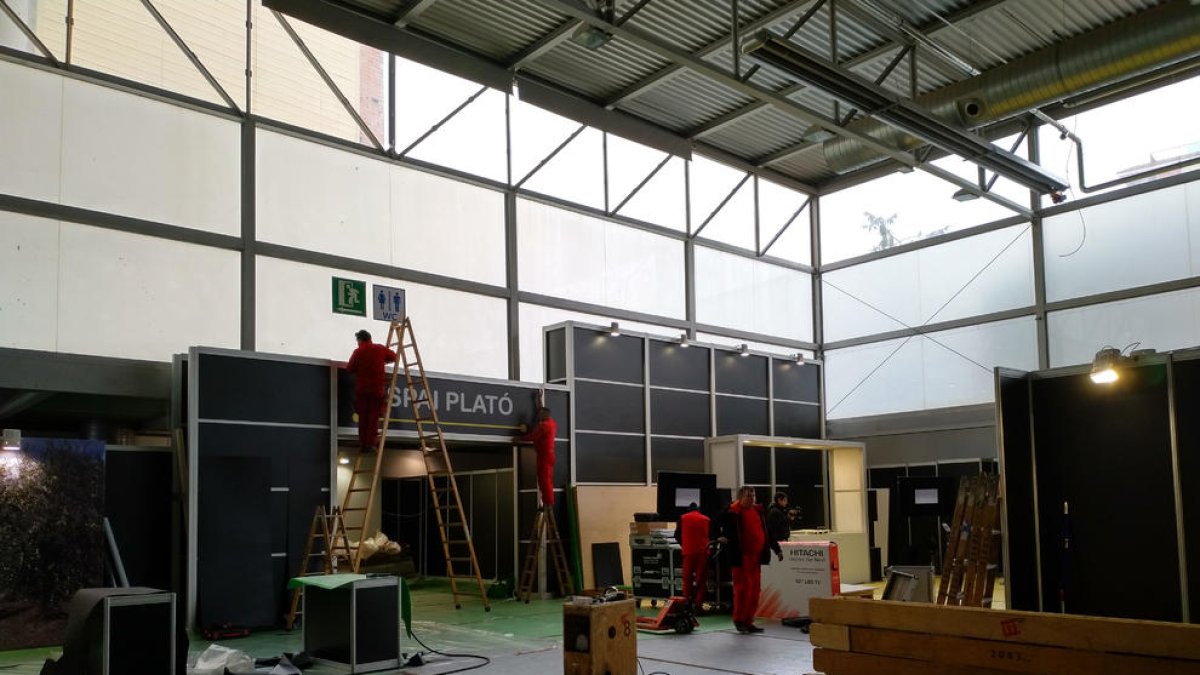 Imatge del muntatge de la fira, que obre portes demà.