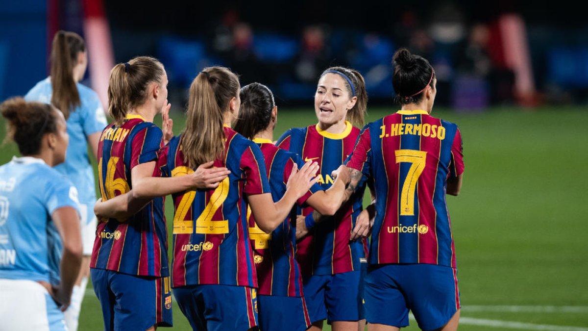 Les jugadores de Lluís Cortés celebren un dels gols d’ahir.