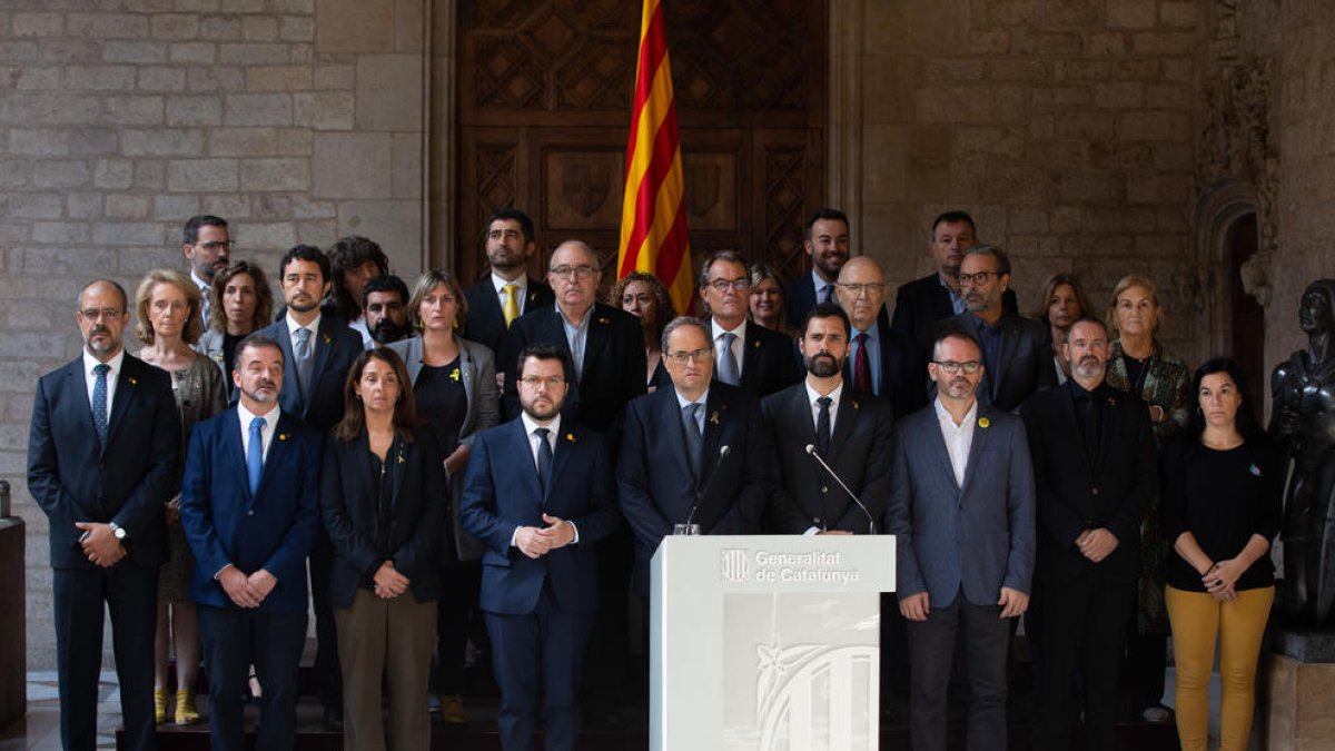 Torra, Aragonès, Torrent, consellers, expresidentes del Parlament, el expresident Mas, entre otros, ayer.
