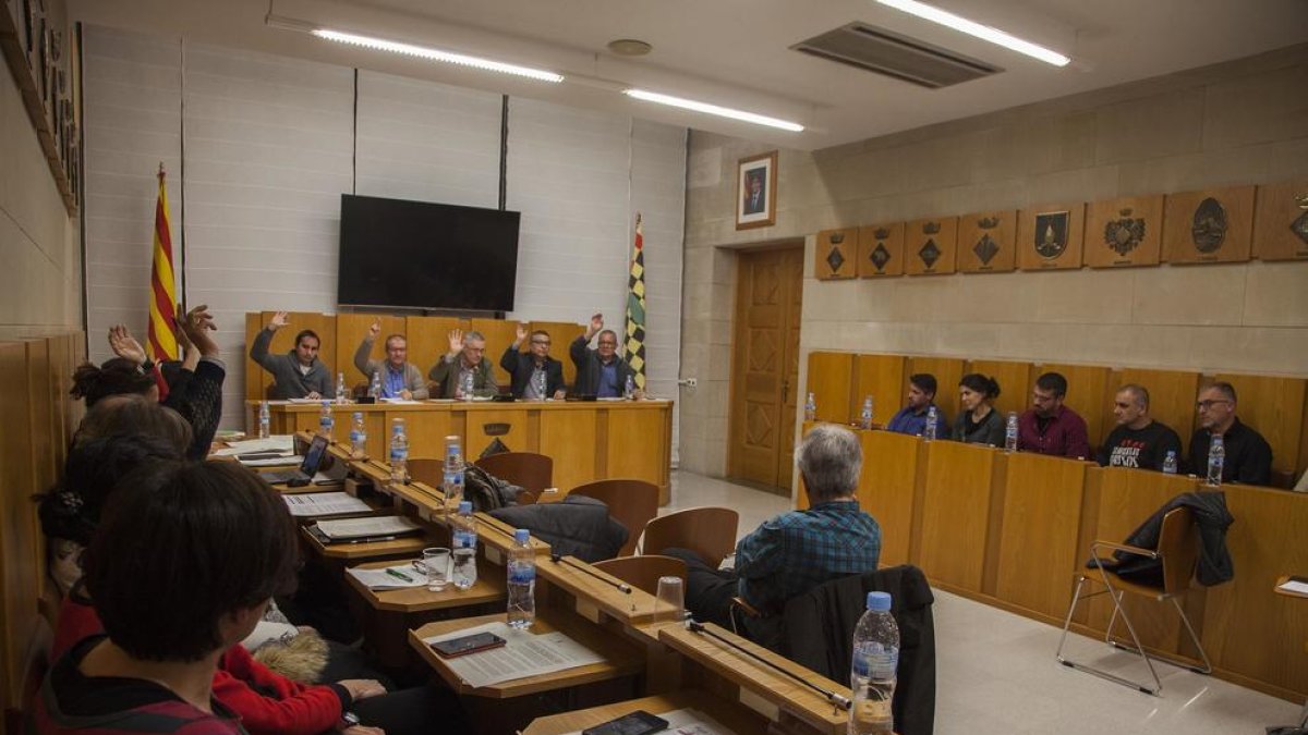 El pleno del consell del Urgell, que se celebró anoche.