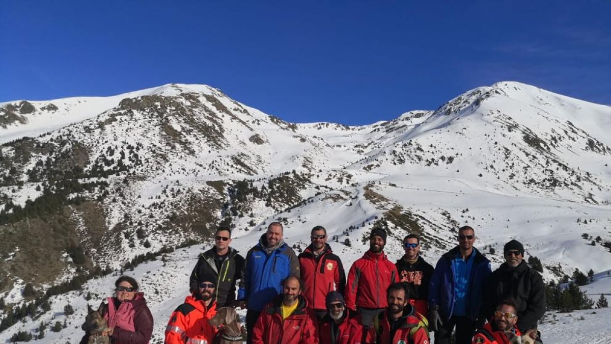 Foto de família dels participants en el curs.
