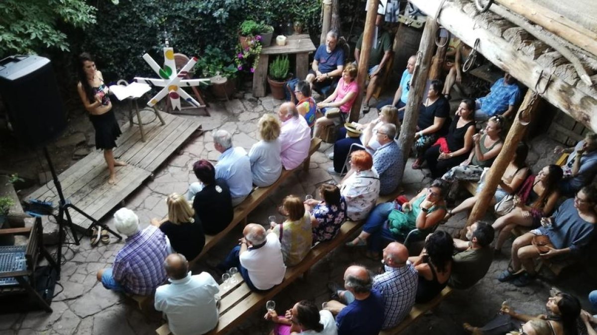 El Maridatge Poètic llenó el Espai Poesia hasta la bandera.