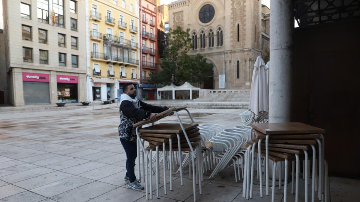 La protesta va ser convocada pel sector hoteler i professionals del lleure nocturn s’hi van afegir.
