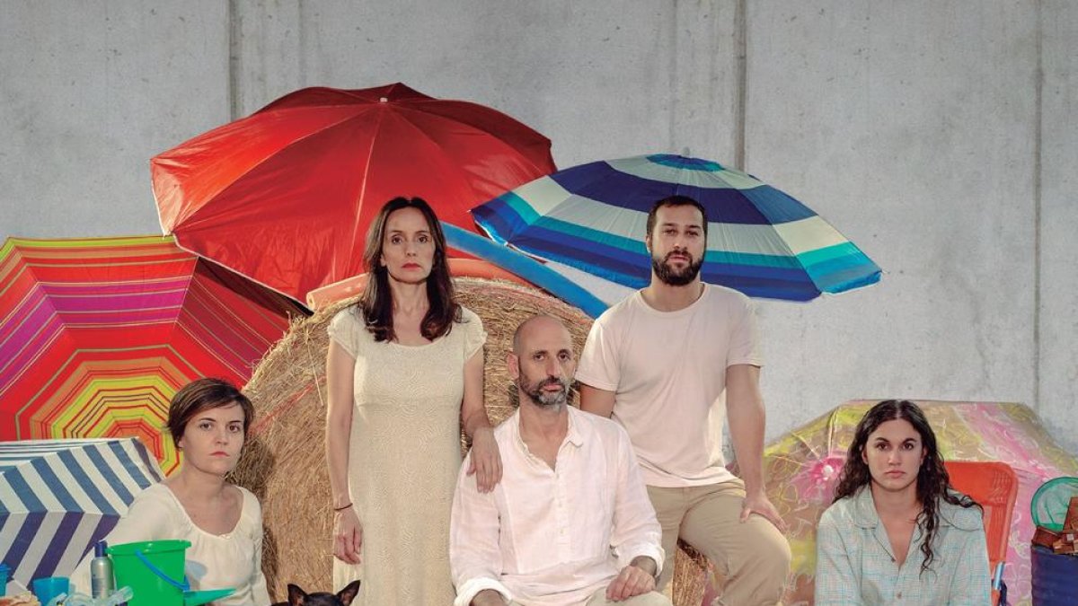 Els protagonistes de ‘Rostoll cremat’, el muntatge teatral que podrà veure’s avui a la Llotja de Lleida.