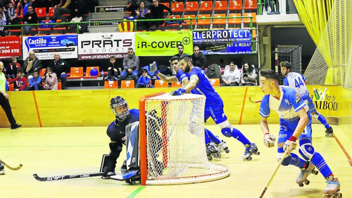 El jugador del planter Sergi Folguera va disputar ahir els primers minuts en competició continental.