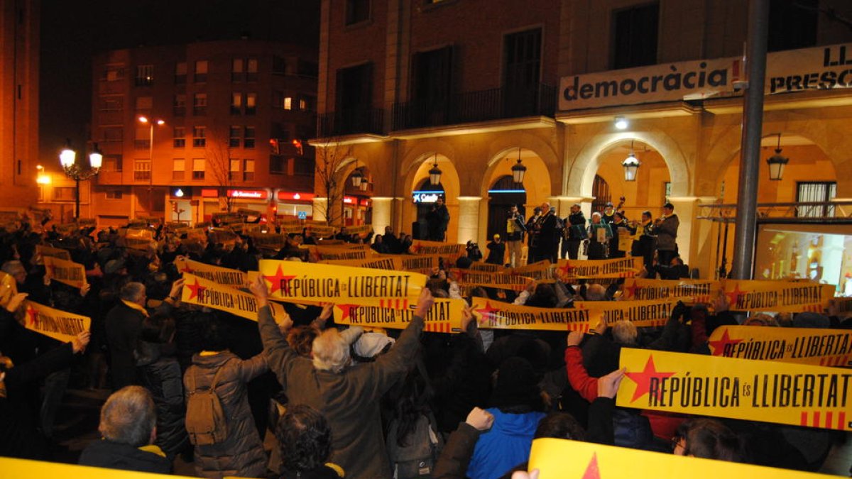 Imatge dels assistents a l’acte dels cantaires a Mollerussa, ahir.