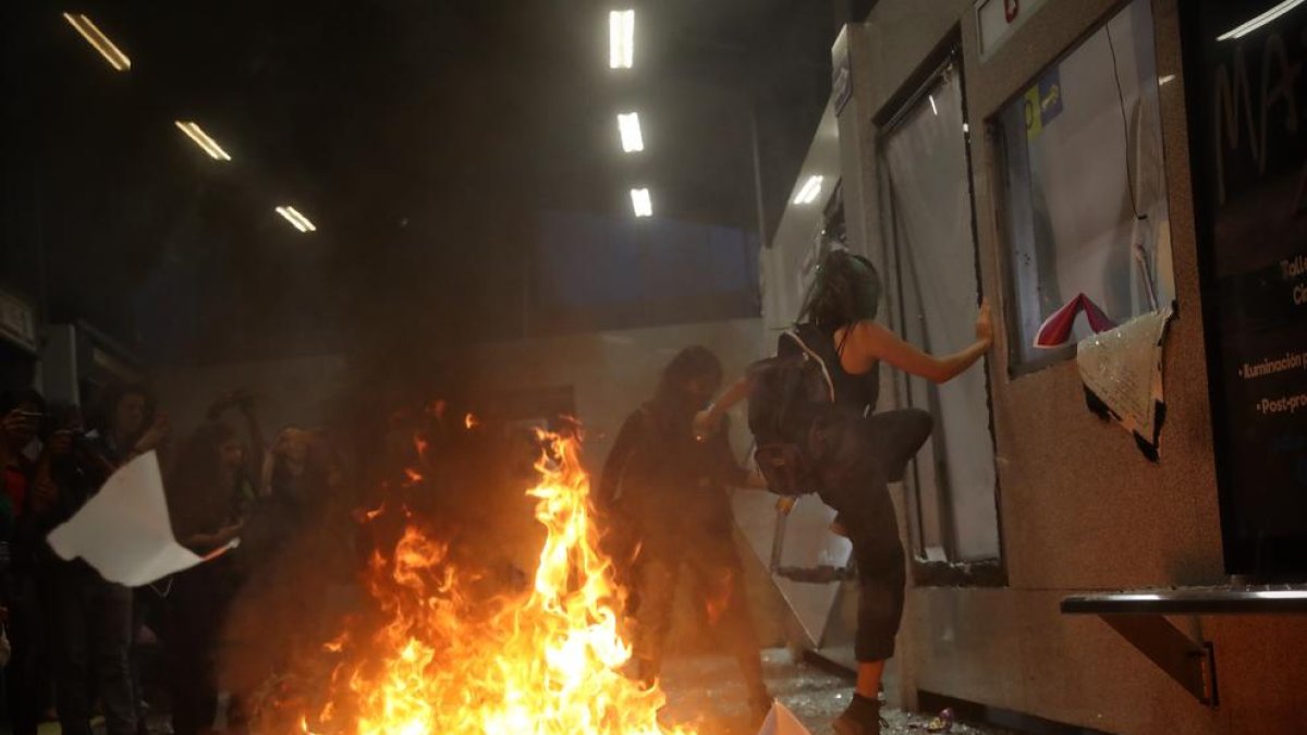 Protesta per violacions grupals de policies