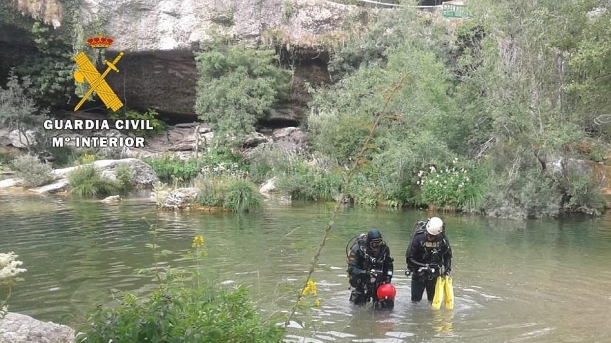 Los buzos de la Guardia Civil localizaron el cuerpo sin vida del joven la tarde del sábado.