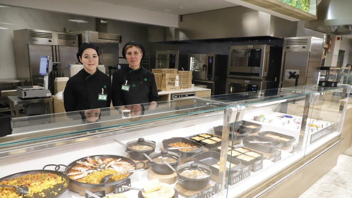 El Mercadona de la calle Acadèmia ofrece todo tipo de platos cocinados para llevar.