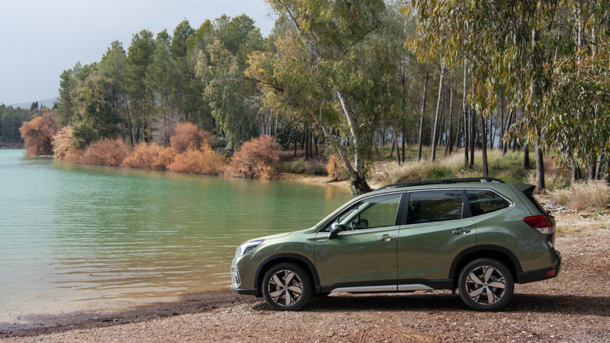 Els dos primers híbrids de Subaru arriben a la tardor