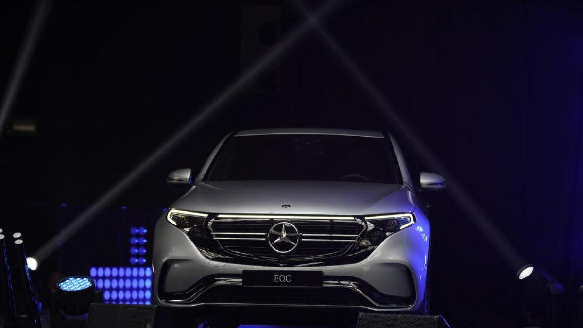 Mercedes Benz exhibeix el primer cotxe elèctric de la marca EQ