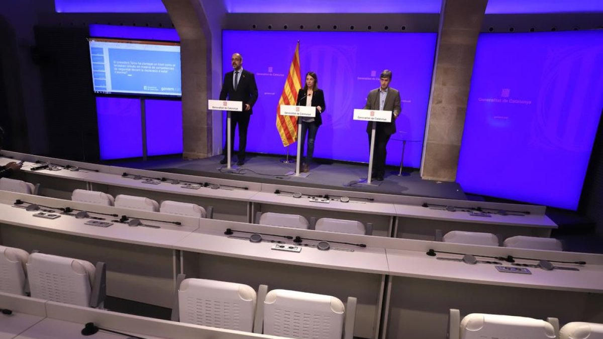 Els consellers, ahir a la compareixença de premsa ahir des del Palau de la Generalitat.