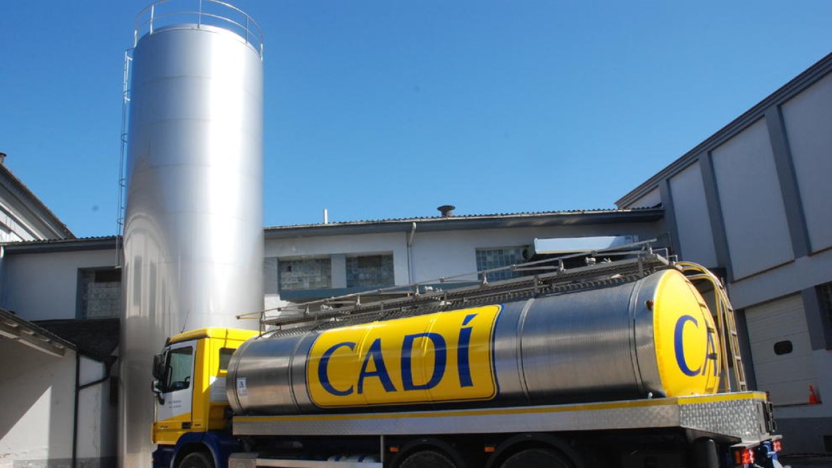 Camió de la Cooperativa del Cadí a les instal·lacions de la Seu.